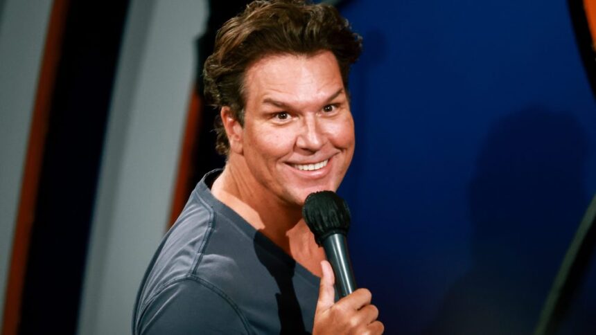Ο αδελφός του Dane Cook έκλεψε 12 εκατομμύρια δολάρια και έκρυψε μετρητά μέσα σε σάλτσα για ζυμαρικά