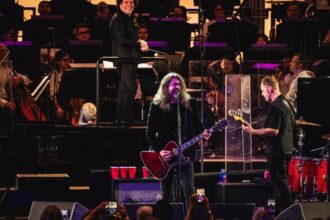 Οι Foo Fighters ξεσηκώνουν το κοινό μαζί με τον Γκουστάβο Ντουδαμέλ στο Bowl: Κριτική συναυλίας