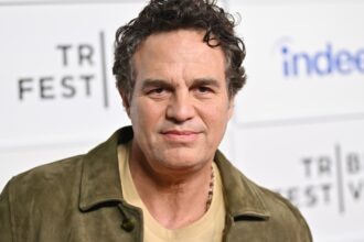 Η Paramount καταδικάζει την επίθεση του Μαρκ Ρούφαλο στο Instagram για τη συγχώνευση ως «αντισημιτική»