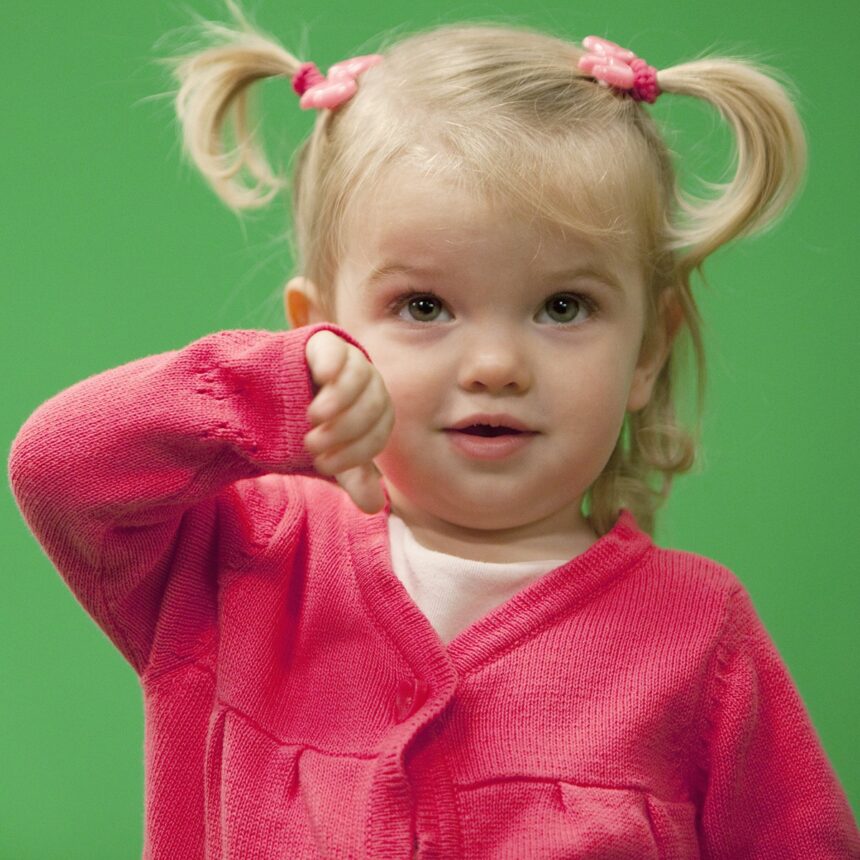 Η Μία Ταλερίκο από τη σειρά «Good Luck Charlie» ξεκινά την τελευταία χρονιά του λυκείου: Φωτογραφία