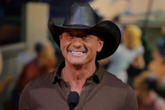 Tim McGraw Falls Onstage During Cincinnati Concert, Shares Reaction