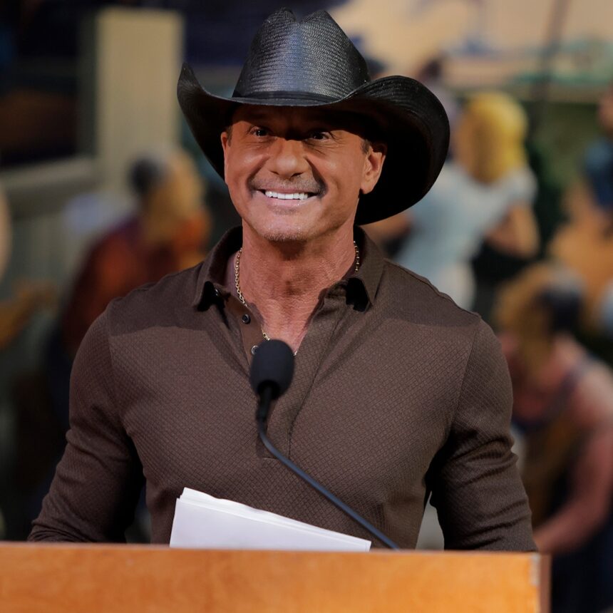 Tim McGraw Falls Onstage During Cincinnati Concert, Shares Reaction