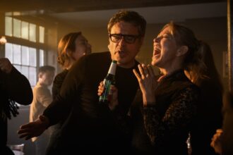 Η σειρά «Alice and Steve» ανανεώθηκε για 2η σεζόν στο Disney+ και το Hulu