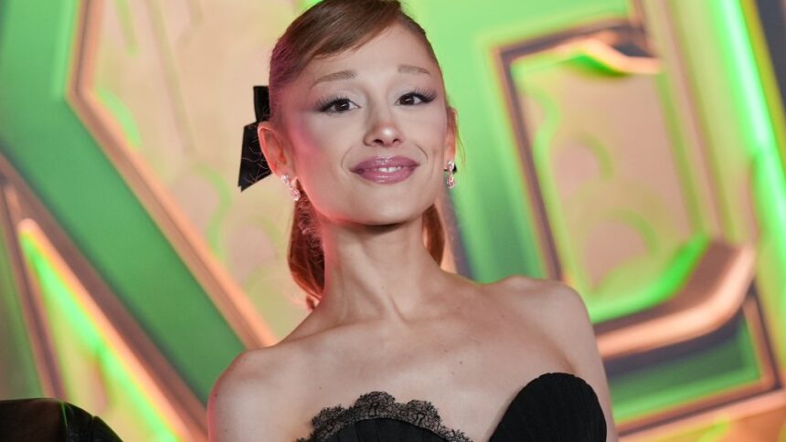 Η Ariana Grande επιτίθεται στην κυβέρνηση Τραμπ για τη χρήση του τραγουδιού «We Can’t Be Friends» σε ανάρτηση στα κοινωνικά δίκτυα: «Η αλήθεια σας είναι ψευδής»