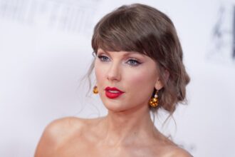 Η Τέιλορ Σουίφτ θυμάται πώς έγραψε το «I Knew You Were Trouble» ως μπαλάντα