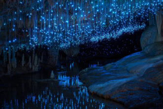 Waitomo Glowworm Caves: Το σπήλαιο στη Νέα Ζηλανδία που μοιάζει με έναστρο ουρανό