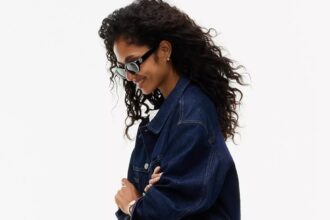 The Chic Dark-Wash Jeans You’ll Wear All Fall Start at 