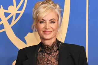 Η πρώην συμμετέχουσα του RHOBH, Eileen Davidson, έσπασε το γόνατό της σε ατύχημα κατά τη διάρκεια βουτιάς σε κρύο νερό