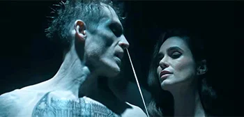 Freaky trailer για την ταινία τρόμου «Vampire Carnival» με πρωταγωνίστρια τη Nell Verlaque