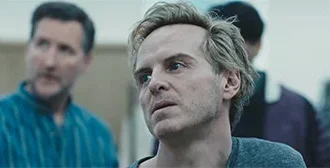 Ο Andrew Scott είναι ο ηθοποιός Ian Charleson στο τρέιλερ της ταινίας Emotional “Elsinore”.