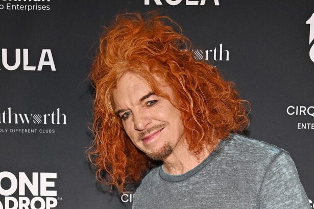 Ο Carrot Top αναρρώνει, οι παραστάσεις του ακυρώθηκαν μετά την εισαγωγή του στο νοσοκομείο στο Λας Βέγκας