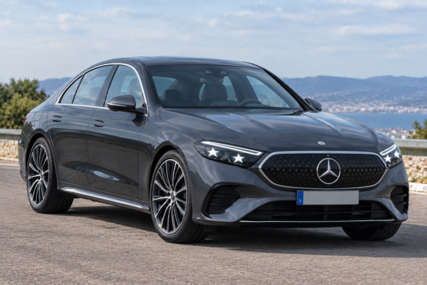 Mercedes E-Class Electric: Οι νέες κατασκοπευτικές φωτογραφίες αποκαλύπτουν το ηλεκτρικό αντίδοτο στην EQE