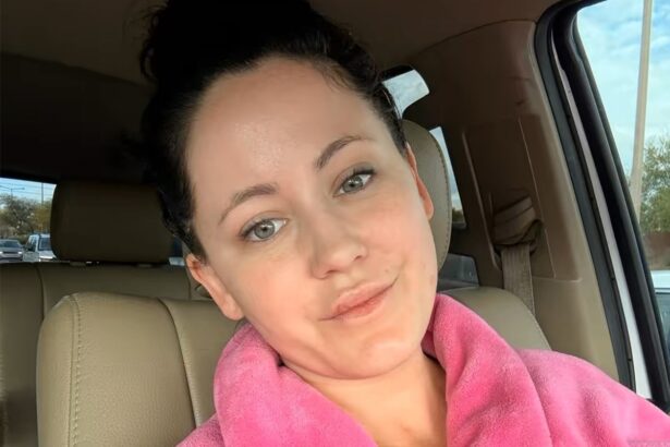 Jenelle Evans Tearfully Details Hospital Stay Over “Excruciating Pain”