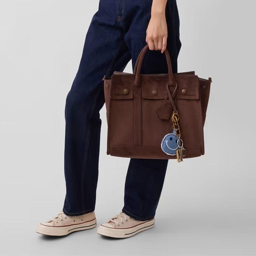 Η «Birkin» της Gap που έγινε viral, επανασχεδιάζεται σε σουέτ για το φθινόπωρο