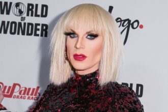 Η Katya από το «Drag Race» αναβάλλει έργα και εκδηλώσεις λόγω ιατρικών επιπλοκών