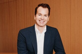 How Casey Bloys Wound Up With Paramount-Warner Bros.’ Streaming Empire
