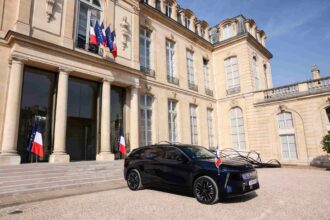 DS N°7 ÉLYSÉE: Η νέα προεδρική DS των 375 ίππων δίπλα στην ιστορική DS 21 Pallas του de Gaulle