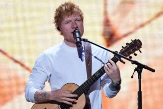 Ο Ed Sheeran αναφέρεται στη διαμάχη με τον Macklemore από τη σκηνή, κατά τη διάρκεια της πρώτης συναυλίας του μετά την αποχώρηση του ράπερ από την περιοδεία: «Αυτό που συμβαίνει στη Γάζα είναι καταστροφικό και αδικαιολόγητο»