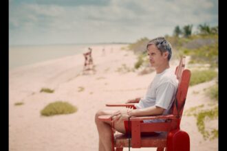 ‘Hombre al Agua’ Review: Gael García Bernal’s Sputtering Dramedy