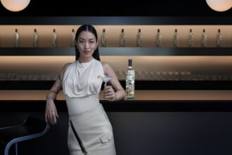 Η Rina Sawayama μιλάει για τη νέα της μουσική και τα απαραίτητα ταξιδιωτικά της είδη