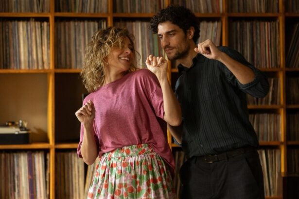 ‘It Will Happen Tonight’ Review: Louis Garrel and Jasmine Trinca Follow Each Other Through the Years In a Light and Predictable Romcom