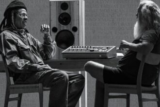 Κριτική για το «Jay-Z in 8»: Ο ράπερ ξανασυναντά τα φαντάσματα των στίχων του παρελθόντος