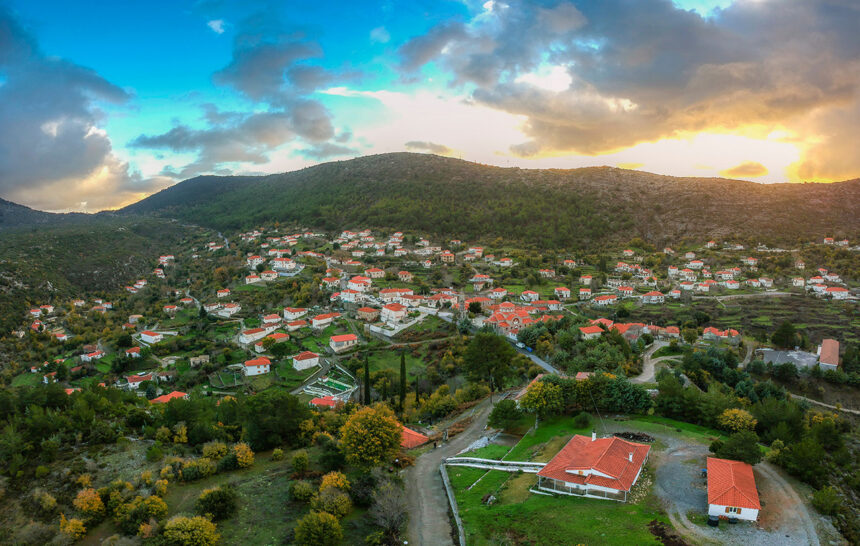 Σε αυτό το χωριό της Λακωνίας θα βρεις πραγματικά την ησυχία σου