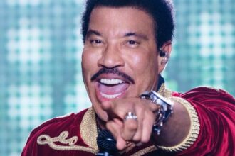 Lionel Richie Undergoes Heart Procedure, Cancels Concerts
