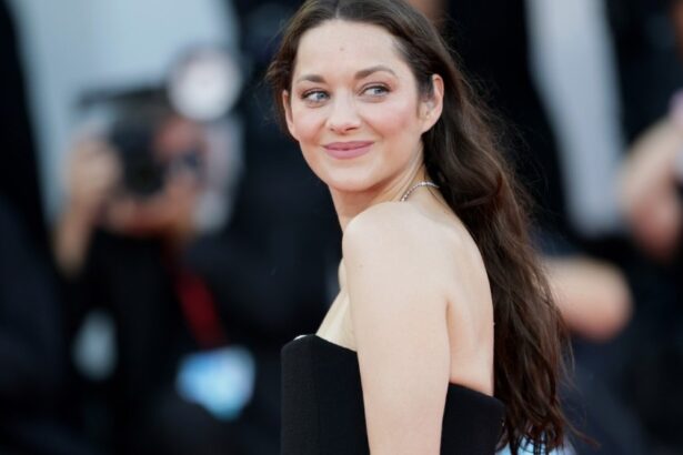Marion Cotillard praises Venice Biennale College Cinema Workshop