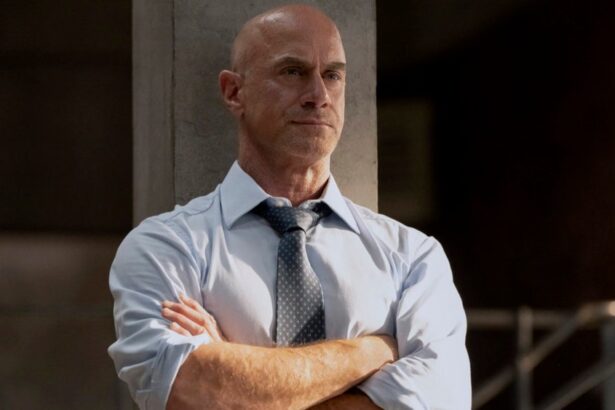 Mariska Hargitay And Christopher Meloni Reunite on “Law & Order: SVU” Set
