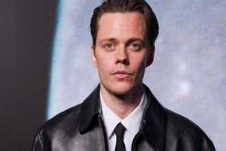 Physint: Ο Μπιλ Σκάρσγκαρντ θα πρωταγωνιστήσει στο παιχνίδι του Χιντέο Κοτζίμα για το Xbox