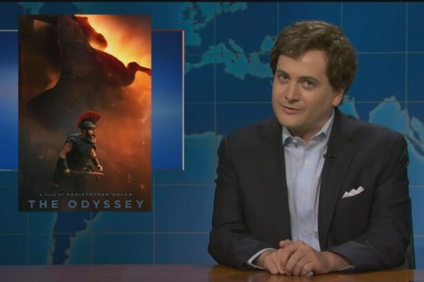 SNL: Tucker Carlson Returns to Weekend Update to Review Summer Movies