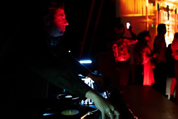 Ο Jamie XX συνοδεύει ζωντανά την παράσταση «Lightscape» του Doug Aitken