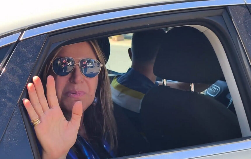 «Νικήσαμε, δικαιωθήκαμε» δηλώνει η χήρα Βαλυράκη – «Κατάφορα άδικος ο εισαγγελέας» λεεί η συνήγορος των αδελφών μετά τη δίκη