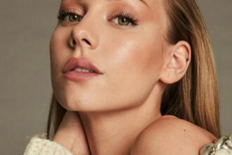 ‘Elite’ Star Ester Expósito Circles Iberseries Forum Pic, ‘Stink Eye’