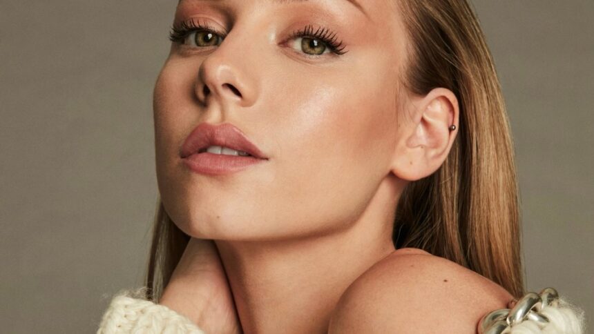‘Elite’ Star Ester Expósito Circles Iberseries Forum Pic, ‘Stink Eye’