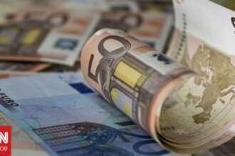 Τι σημαίνει η αύξηση πάνω από 950 ευρώ στον κατώτατο μισθό – Ποιοι και πόσο κερδίζουν
