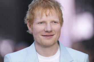 Ed Sheeran: Ζητά δωρεά για «βοήθεια στη Γάζα» μετά τις αντιδράσεις για τον Macklemore