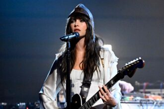 Cara Delevingne Sings, Makes Music TV Debut on Jimmy Fallon’s Tonight Show