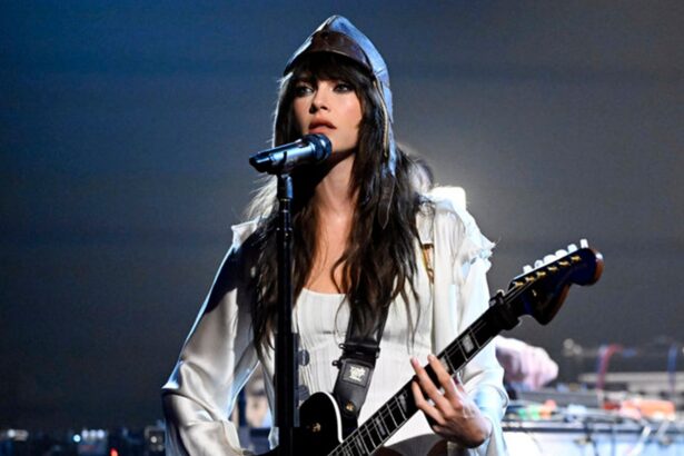 Cara Delevingne Sings, Makes Music TV Debut on Jimmy Fallon’s Tonight Show