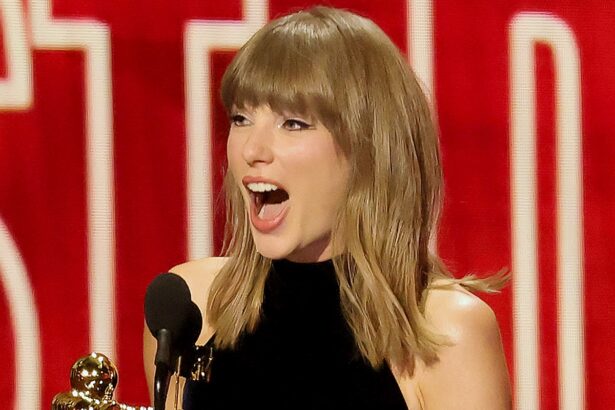 Taylor Swift Dedicates Video of the Year Win to Dolly Parton at VMAs 2026
