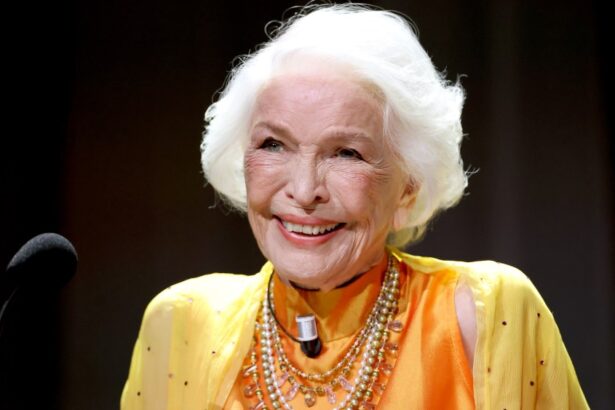 Ellen Burstyn Cries as She Gets Venice Golden Lion