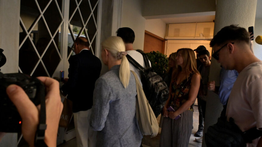 Θάνατος Γιώργου Μαζωνάκη: Αδιαθεσία αισθάνθηκε η 56χρονη γιατρός
