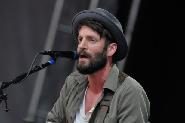 Ray LaMontagne Collapses Onstage During Nashville Concert