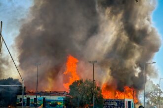 Φωτιά τώρα σε οικόπεδο στου Ρέντη