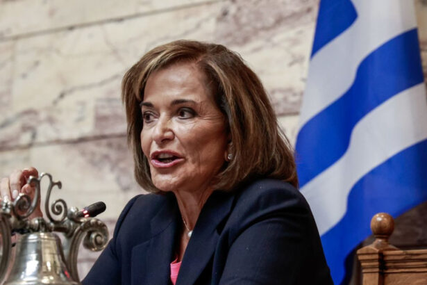 Μπακογιάννη στον ΣΚΑΪ: Υπάρχουν υπουργοί που πρέπει να ξεκαβαλικέψουν
