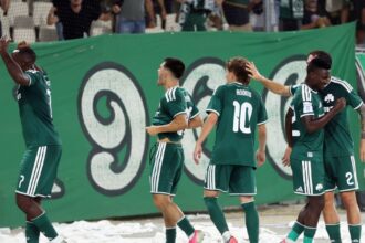 Παναθηναϊκός – ΠΑΟΚ: Ο Τεττέη έγραψε το 3-0 και σκαρφάλωσε στην εξέδρα