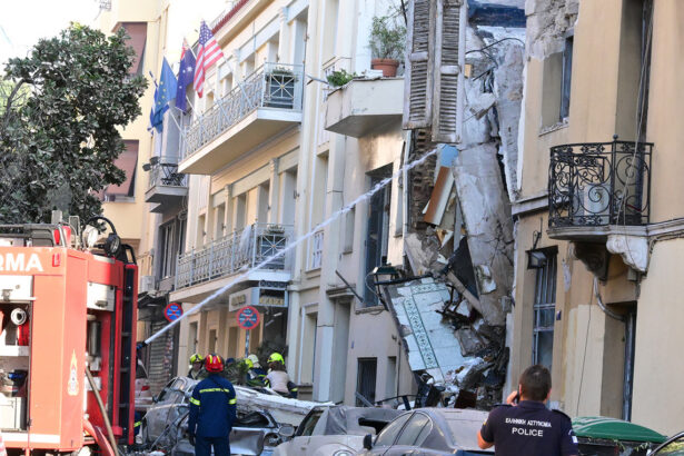 Ισχυρή έκρηξη στην Πλάκα, κατέρρευσε κτίριο – Ένας τραυματίας από θραύσματα, απεγκλωβίστηκαν δύο γυναίκες