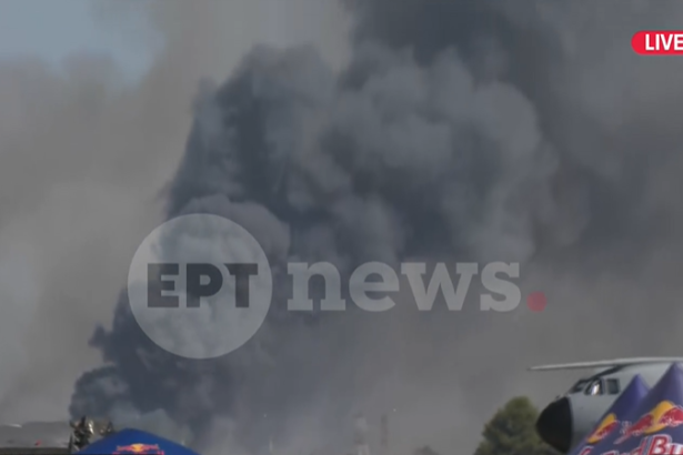 Αεροσκάφος κατέπεσε στην Τανάγρα κατά τη διάρκεια αεροπορικών επιδείξεων – Φωτιά στην περιοχή εκδόθηκε 112