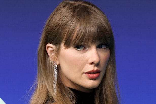 Taylor Swift Has Short Hair in Curly Lob Hair Transformation